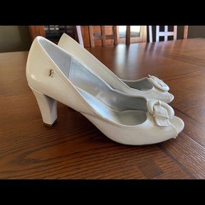Women’s Nickels Peep Toe 3” heels size 9.5